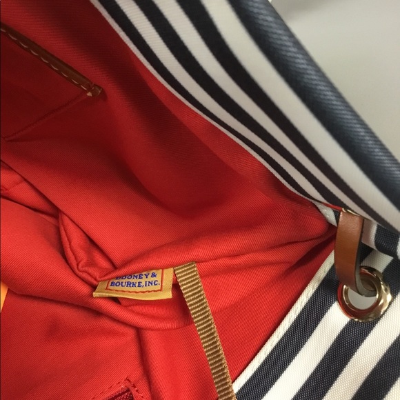 Sold Dooney & Bourke Tote - Picture 8 of 8